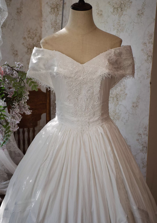 Modern A-Line Off-Shoulder Engagement Gowns Appliques Lace Wedding Dress AP3130