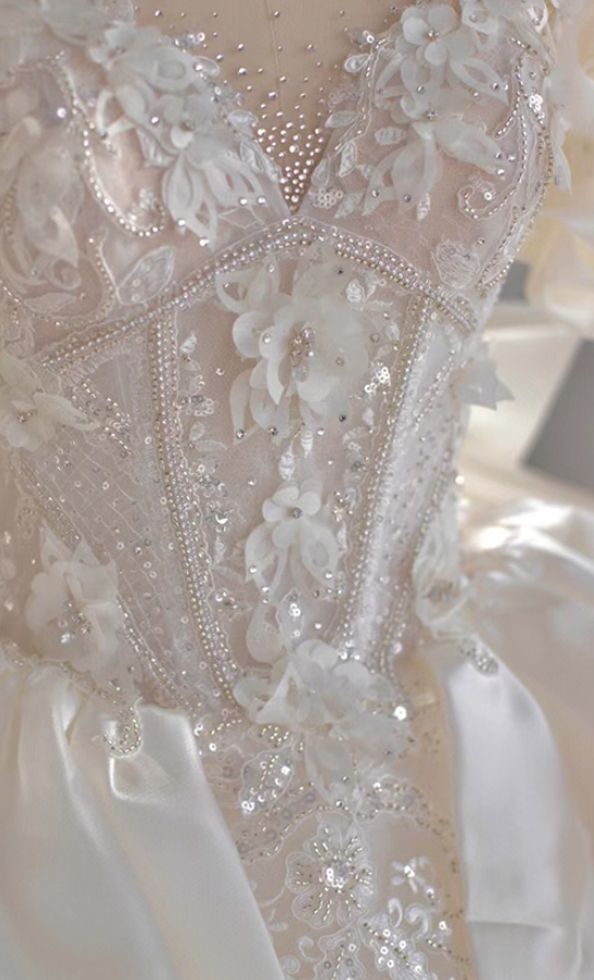 Graceful A-Line Illusion Neck Bridal Gowns Puffy Sleeve Beads Sequins Appliques Satin Wedding Dress AP3145