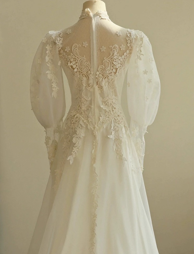 Glam A-Line Jewel Neck Bridal Gowns Appliques Beads Tulle White Wedding Dress AP3158