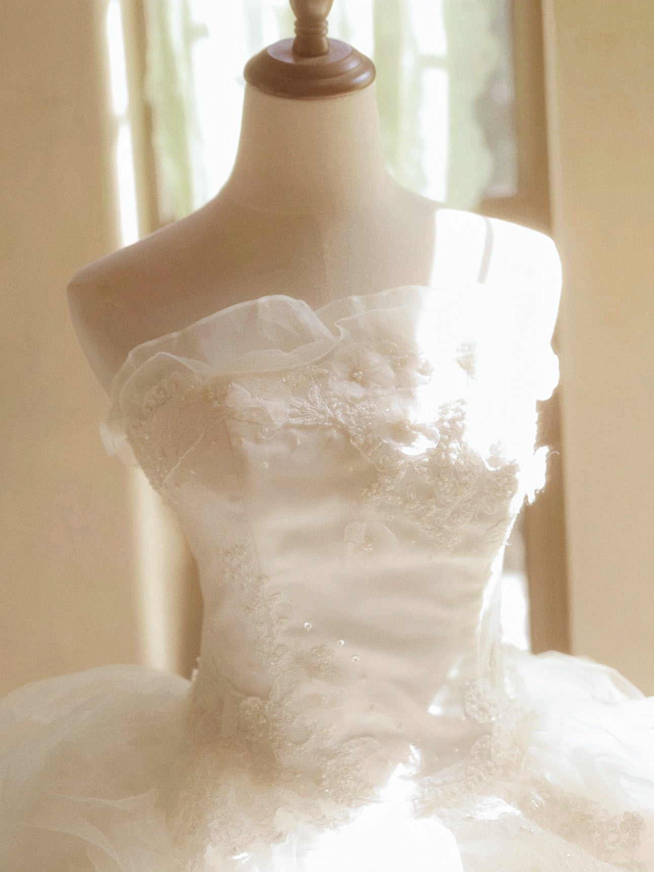 Bling A-Line Strapless Engagement Gowns Sequins Appliques Ruffled Tulle Wedding Dress AP3171