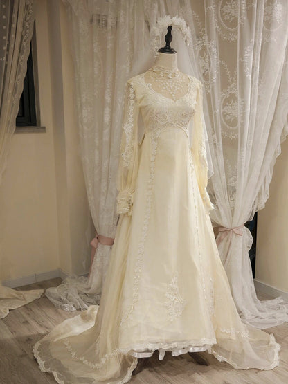 Simple A-Line Jewel Neck Bridal Gowns Sheer Long Sleeve Appliques Beads Tulle Wedding Dress AP3173