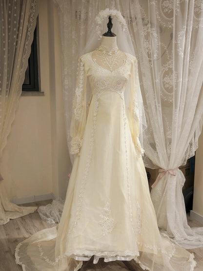 Simple A-Line Jewel Neck Bridal Gowns Sheer Long Sleeve Appliques Beads Tulle Wedding Dress AP3173