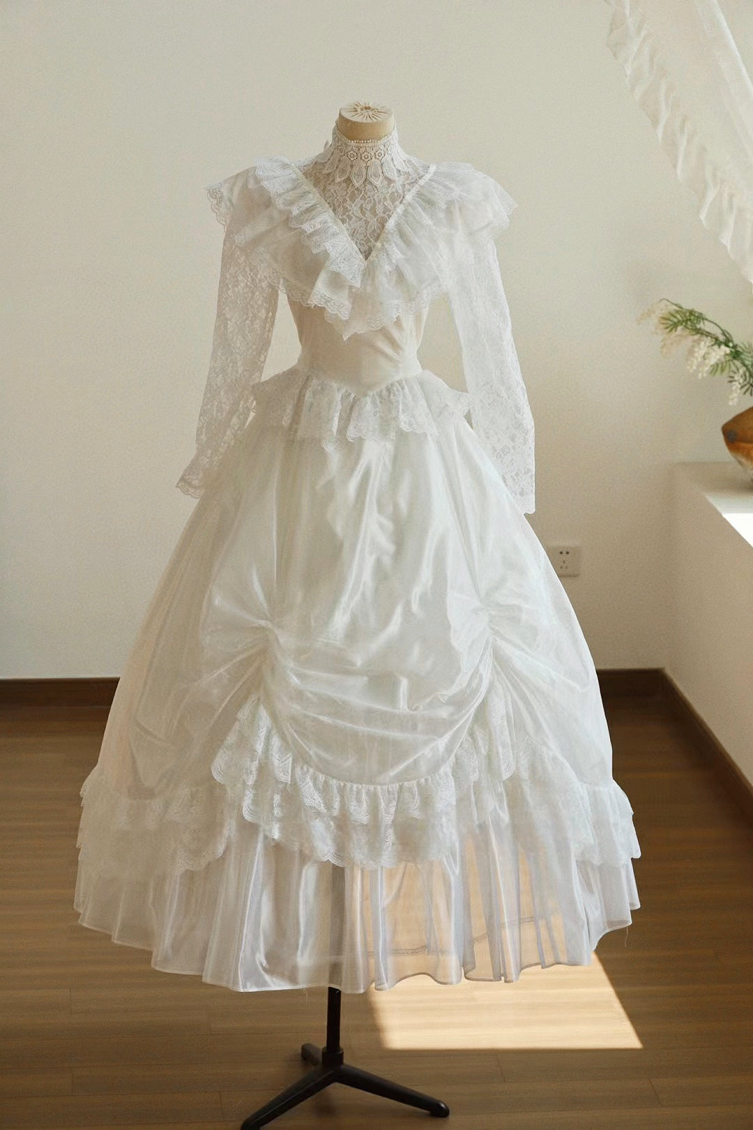 Minimalist A-Line High Collar Bridal Gowns Bow Lace Tulle Wedding Dress AP3174