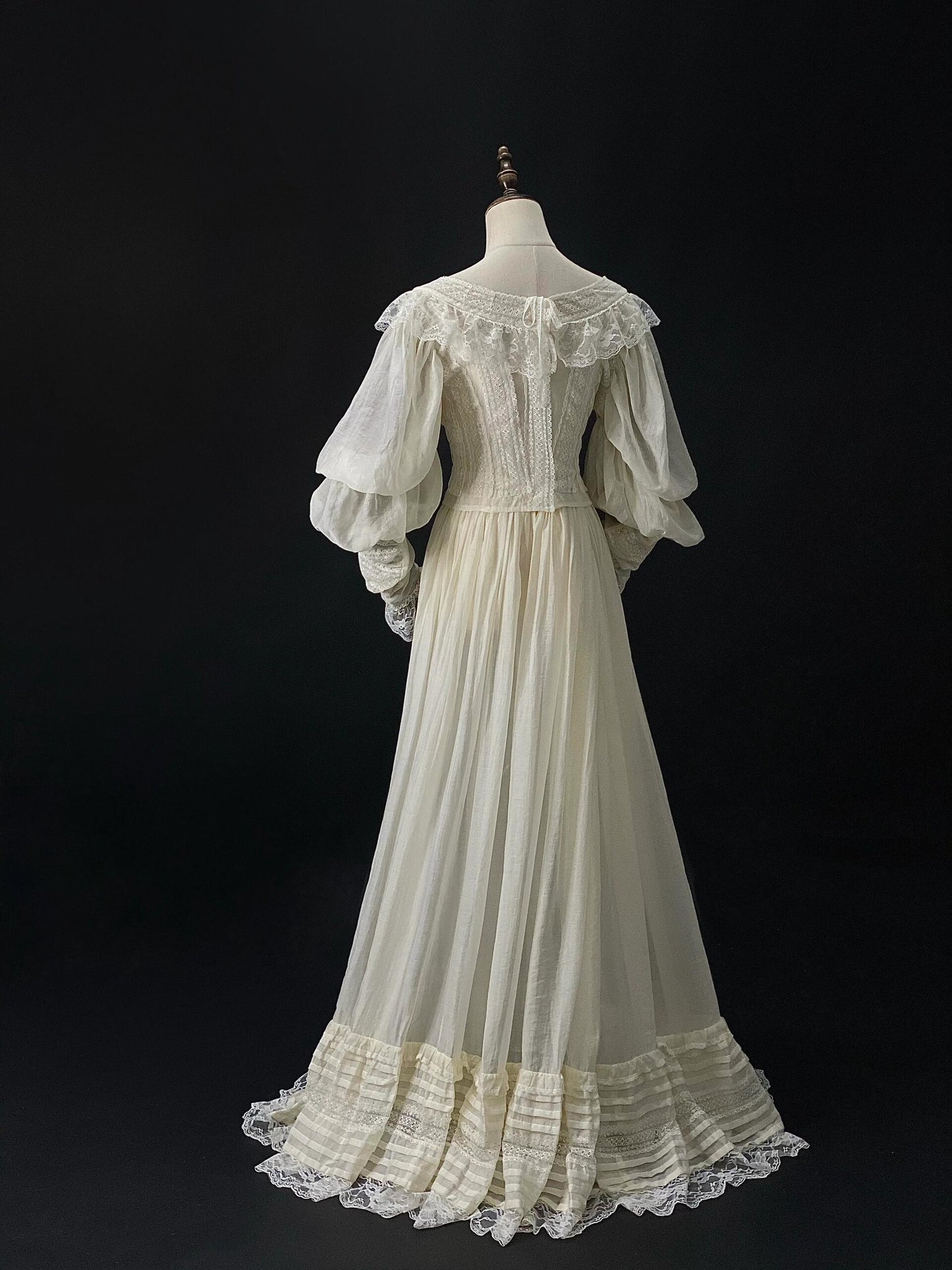 Fitted A-Line Boat Neck Sweet 16th Gowns Lace Long Sleeve Flowy Prom Dress AP3175