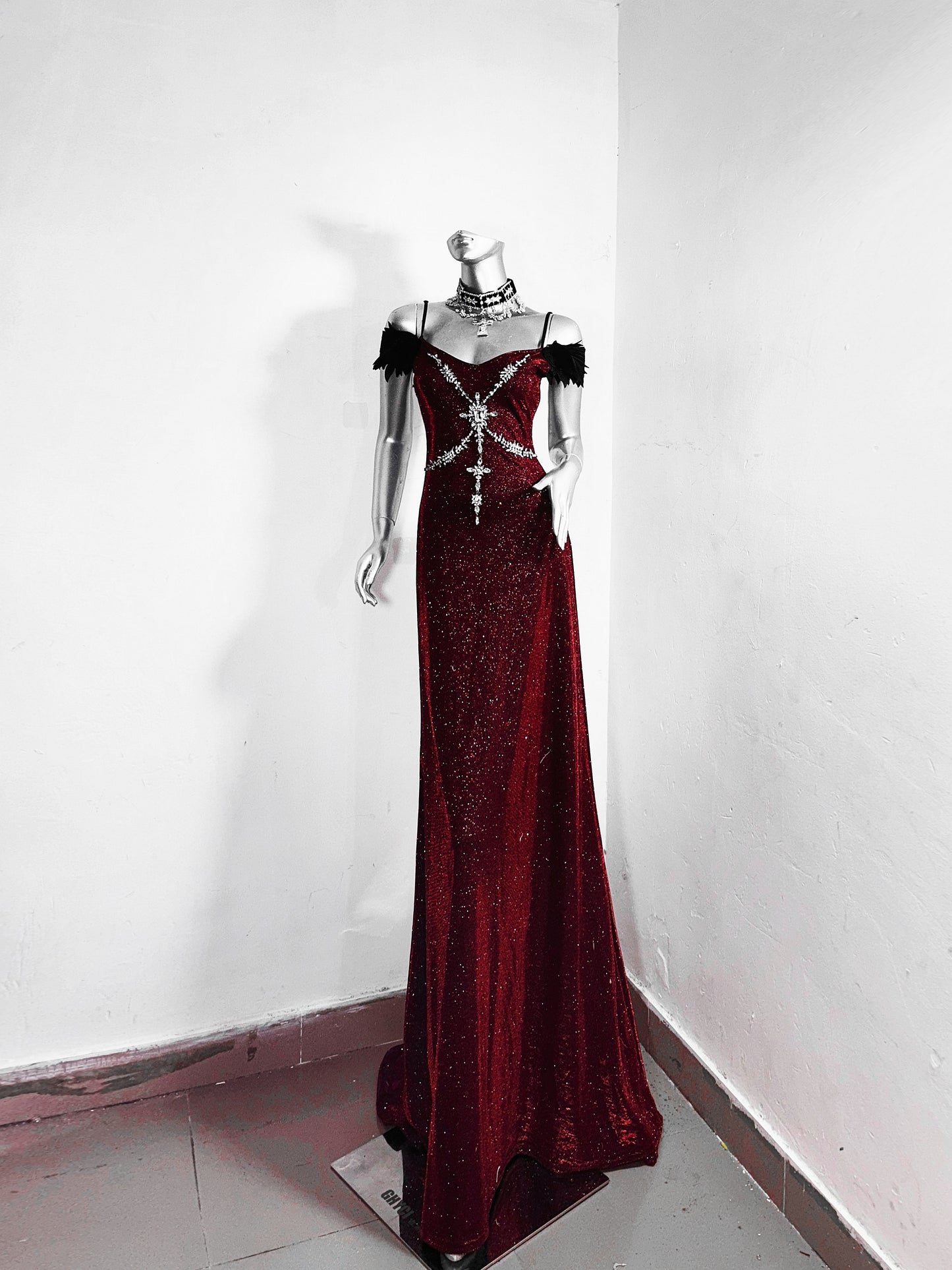 Sexy Off-Shoulder Sheath Maxi Dress Sequins Rhinestones Floor-Length Prom Dress AP3180