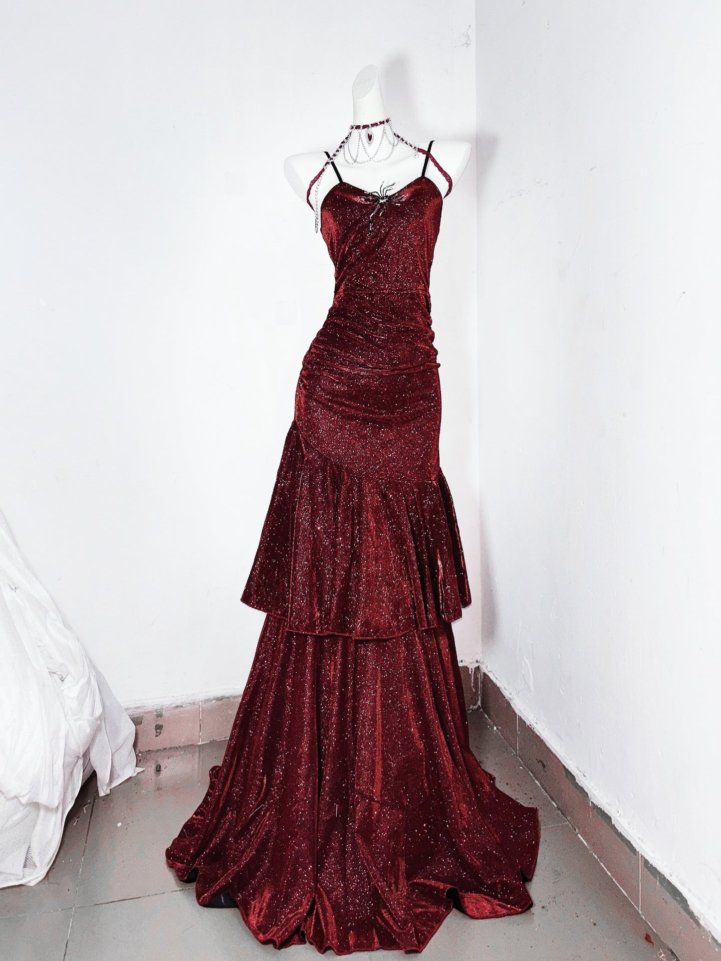 Delicate Mermiad Spaghetti Strap Evening Dress Sequins Tiered Red Prom Dress AP3189