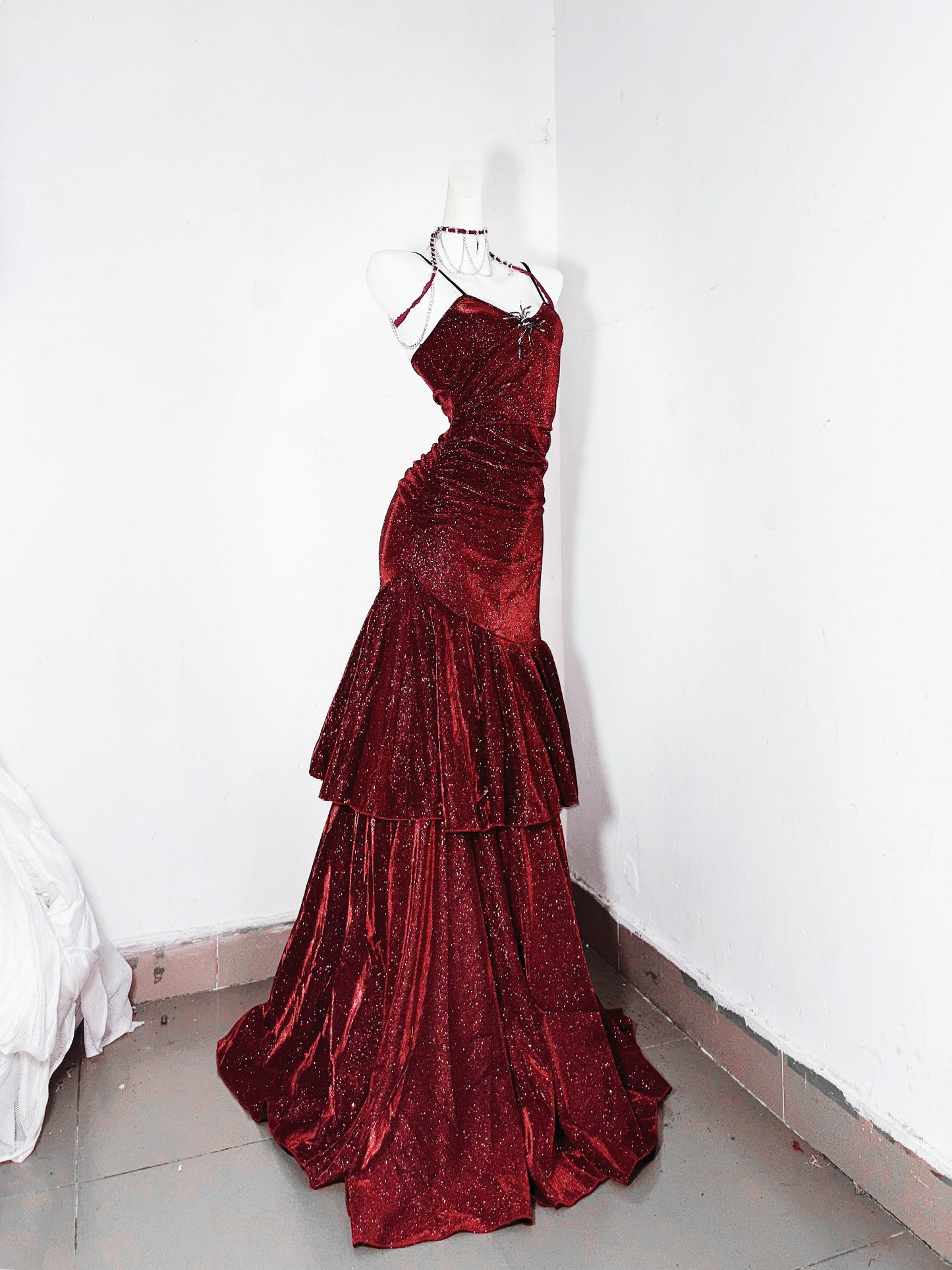 Delicate Mermiad Spaghetti Strap Evening Dress Sequins Tiered Red Prom Dress AP3189