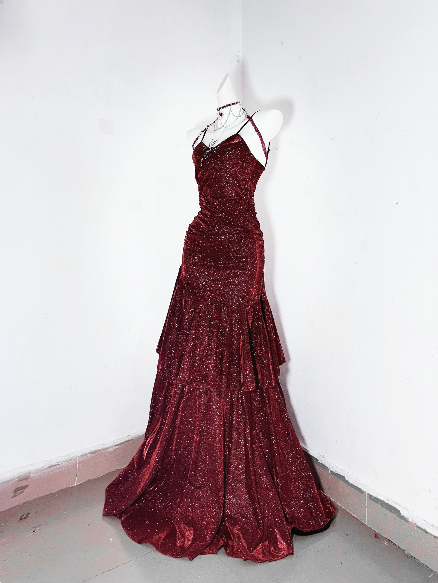 Delicate Mermiad Spaghetti Strap Evening Dress Sequins Tiered Red Prom Dress AP3189