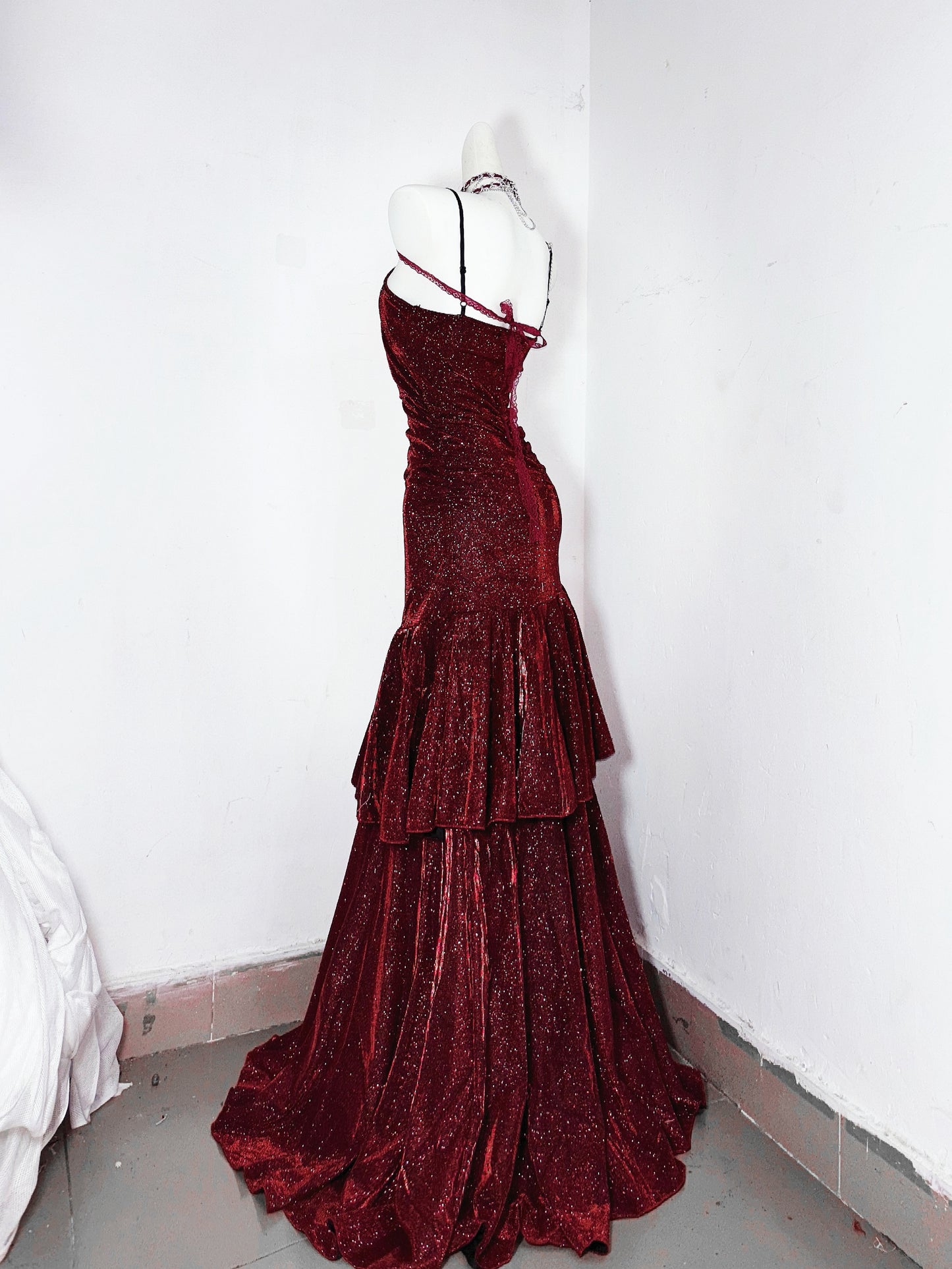 Delicate Mermiad Spaghetti Strap Evening Dress Sequins Tiered Red Prom Dress AP3189