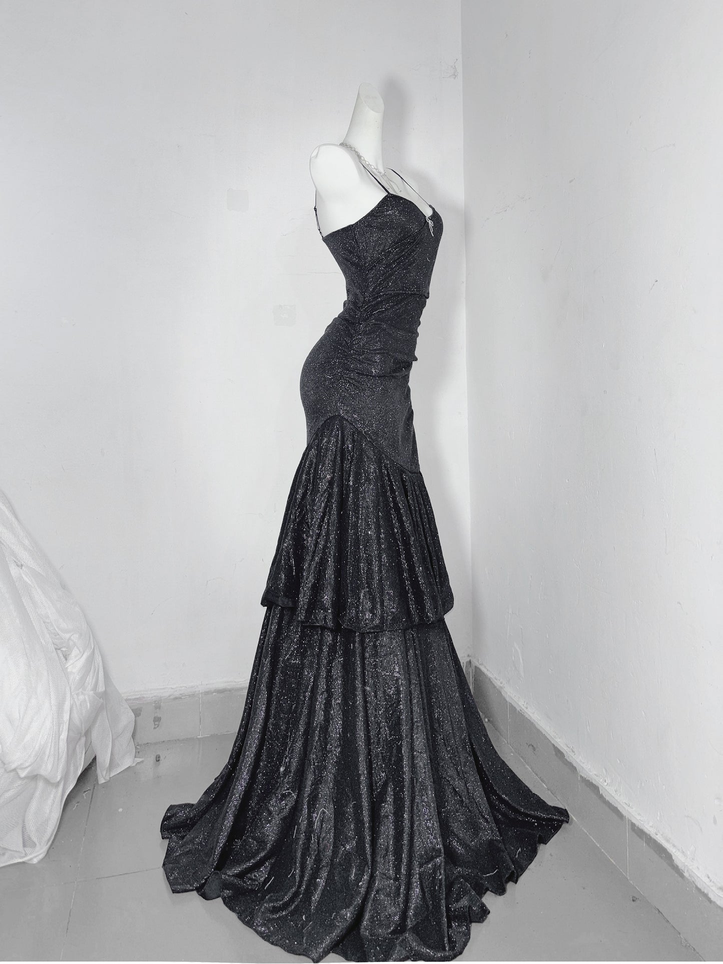 Chic Mermiad Spaghetti Strap Evening Dress Sequins Bow Black Prom Dress AP3193