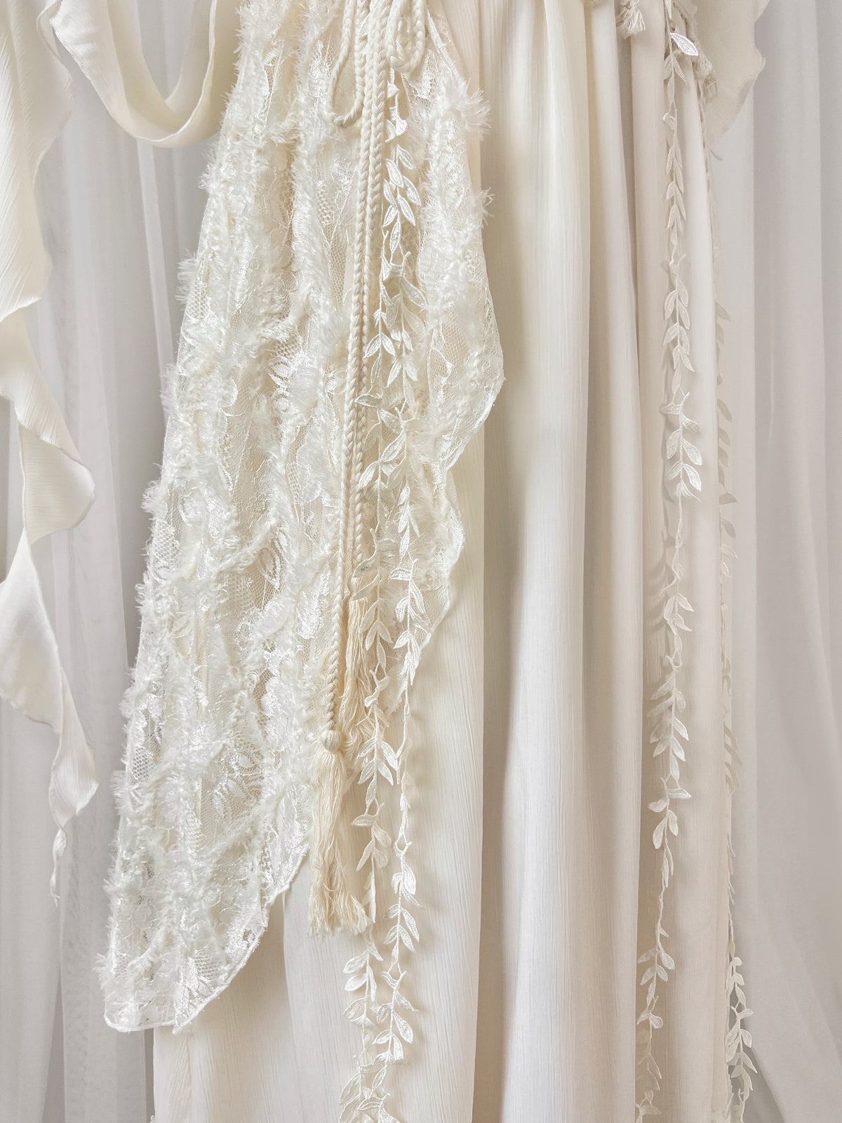 Flattering Off-Shoulder A-Line Formal Dresses Lace Beading Handmade Flowers Prom Dress AP3231