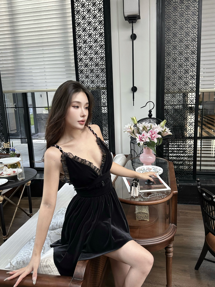 Casual Black A-Line Mini Dress Charming Spaghetti Strap Ruffles Hem Velvet Short Dress AP3298