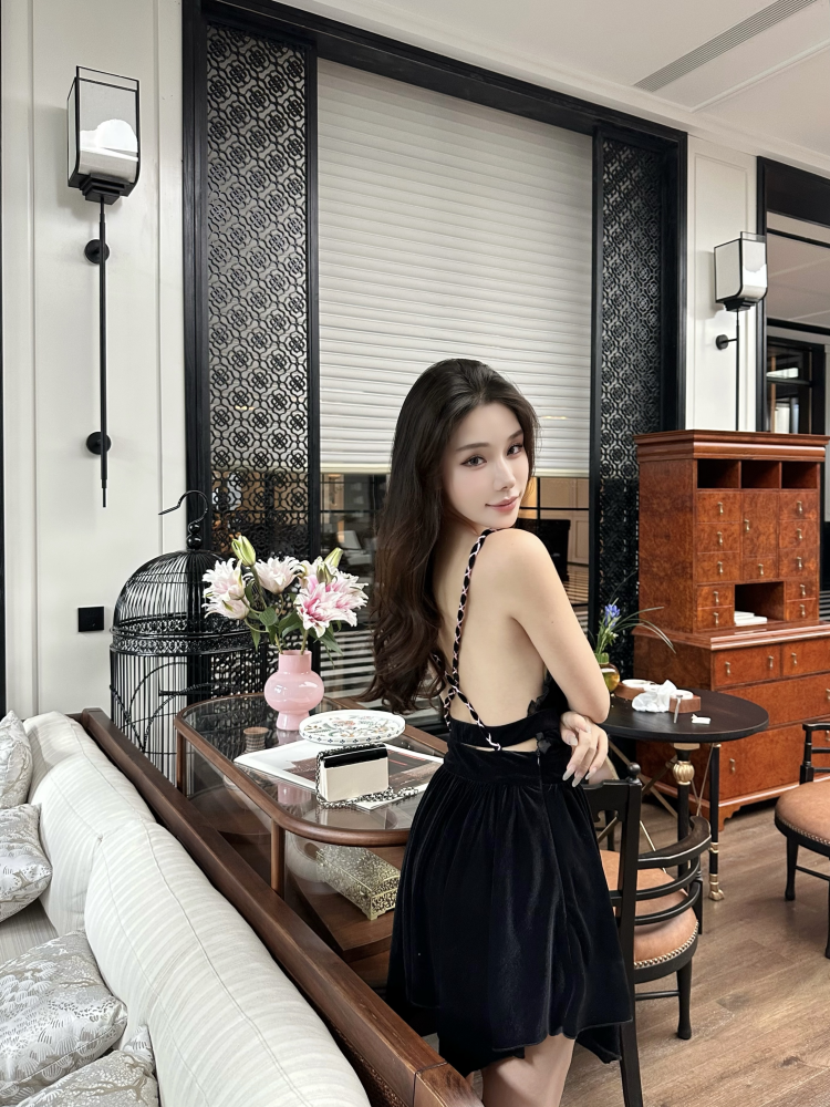 Casual Black A-Line Mini Dress Charming Spaghetti Strap Ruffles Hem Velvet Short Dress AP3298