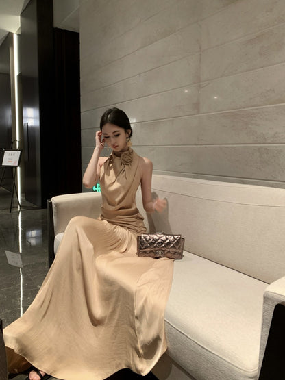 Gorgeous Sleeveless Halter Neck A-Line Maxi Dress 3D Flower Backless Pleated Long Dress AP3318