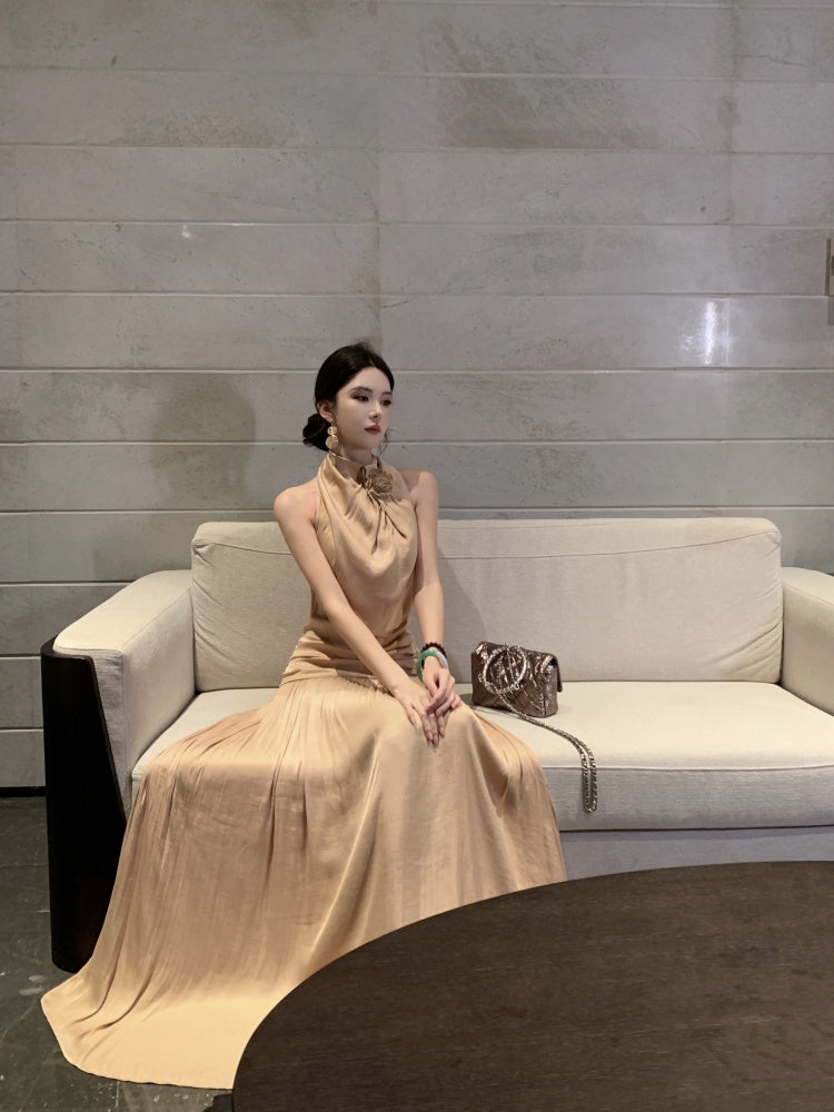 Gorgeous Sleeveless Halter Neck A-Line Maxi Dress 3D Flower Backless Pleated Long Dress AP3318