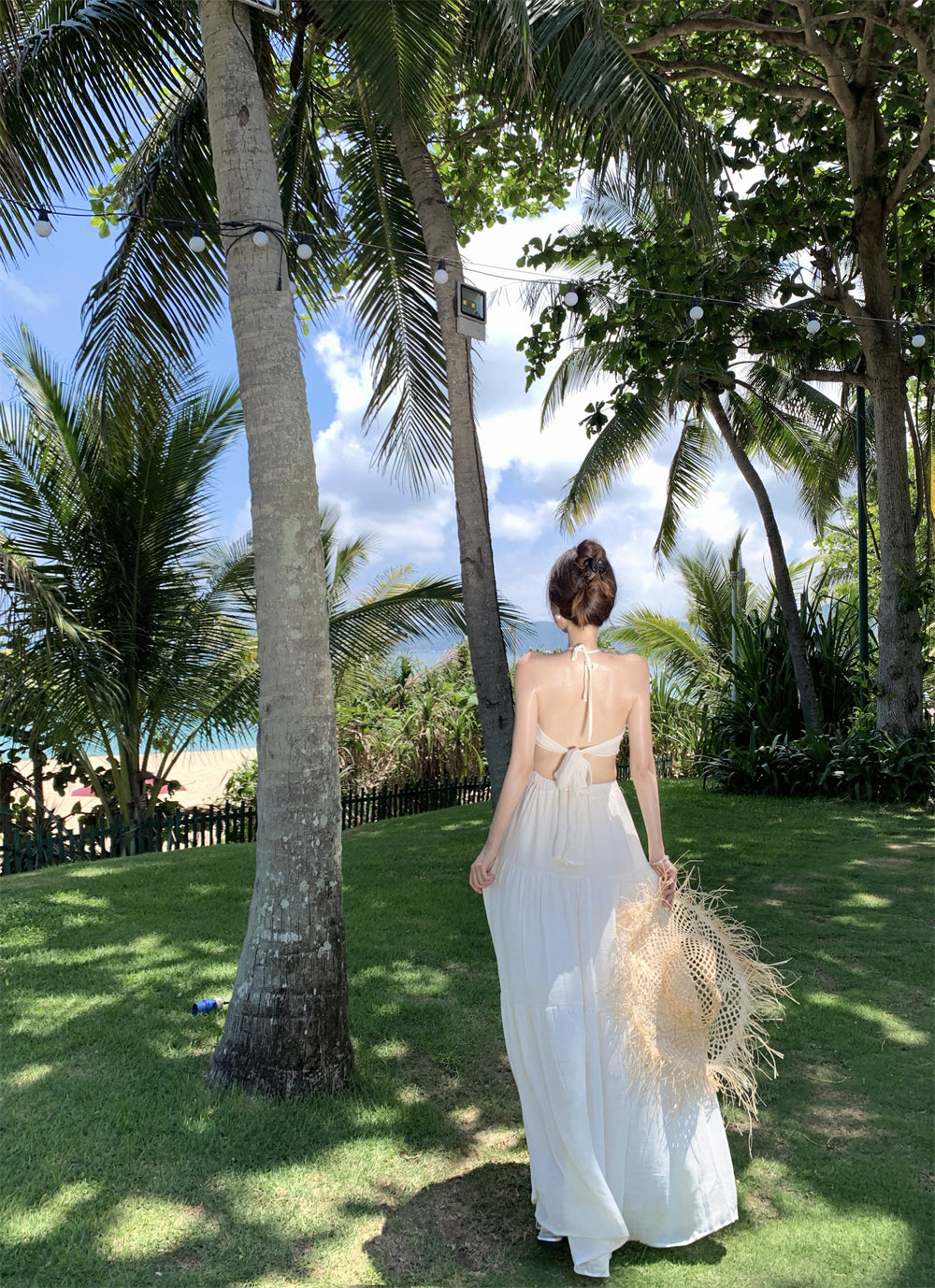 Fantastic Seaside Outfit A-Line Maxi Dress Modern Backless White Open-Waist Halter Long Dress AP3369