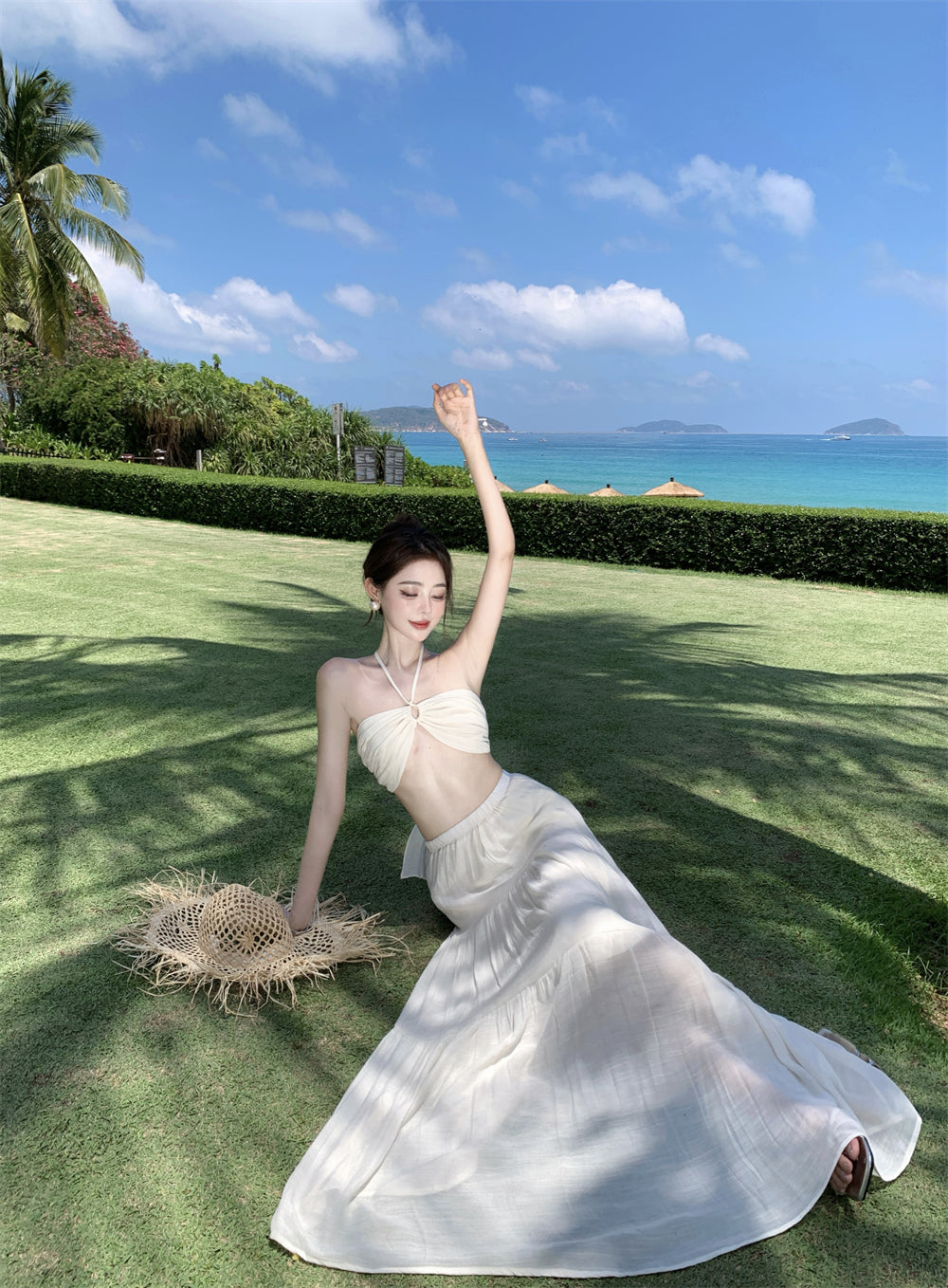 Fantastic Seaside Outfit A-Line Maxi Dress Modern Backless White Open-Waist Halter Long Dress AP3369