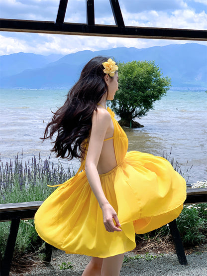 Classical A-Line Yellow Mini Skirt Charming Tie-Back Pleated Open-Back Halter Short Dress AP3370