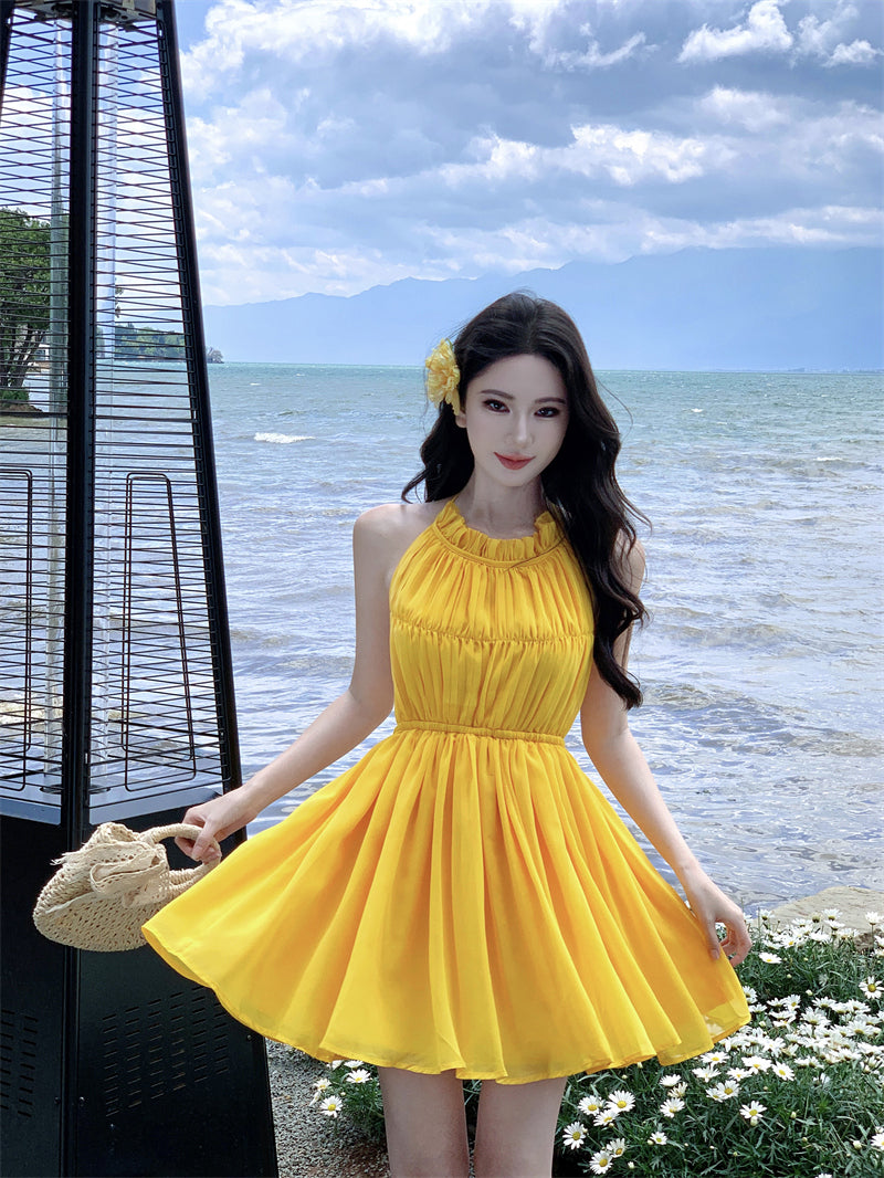 Classical A-Line Yellow Mini Skirt Charming Tie-Back Pleated Open-Back Halter Short Dress AP3370