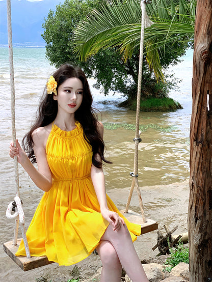Classical A-Line Yellow Mini Skirt Charming Tie-Back Pleated Open-Back Halter Short Dress AP3370