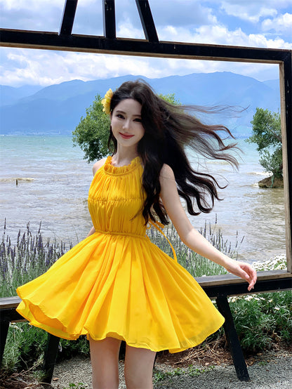 Classical A-Line Yellow Mini Skirt Charming Tie-Back Pleated Open-Back Halter Short Dress AP3370
