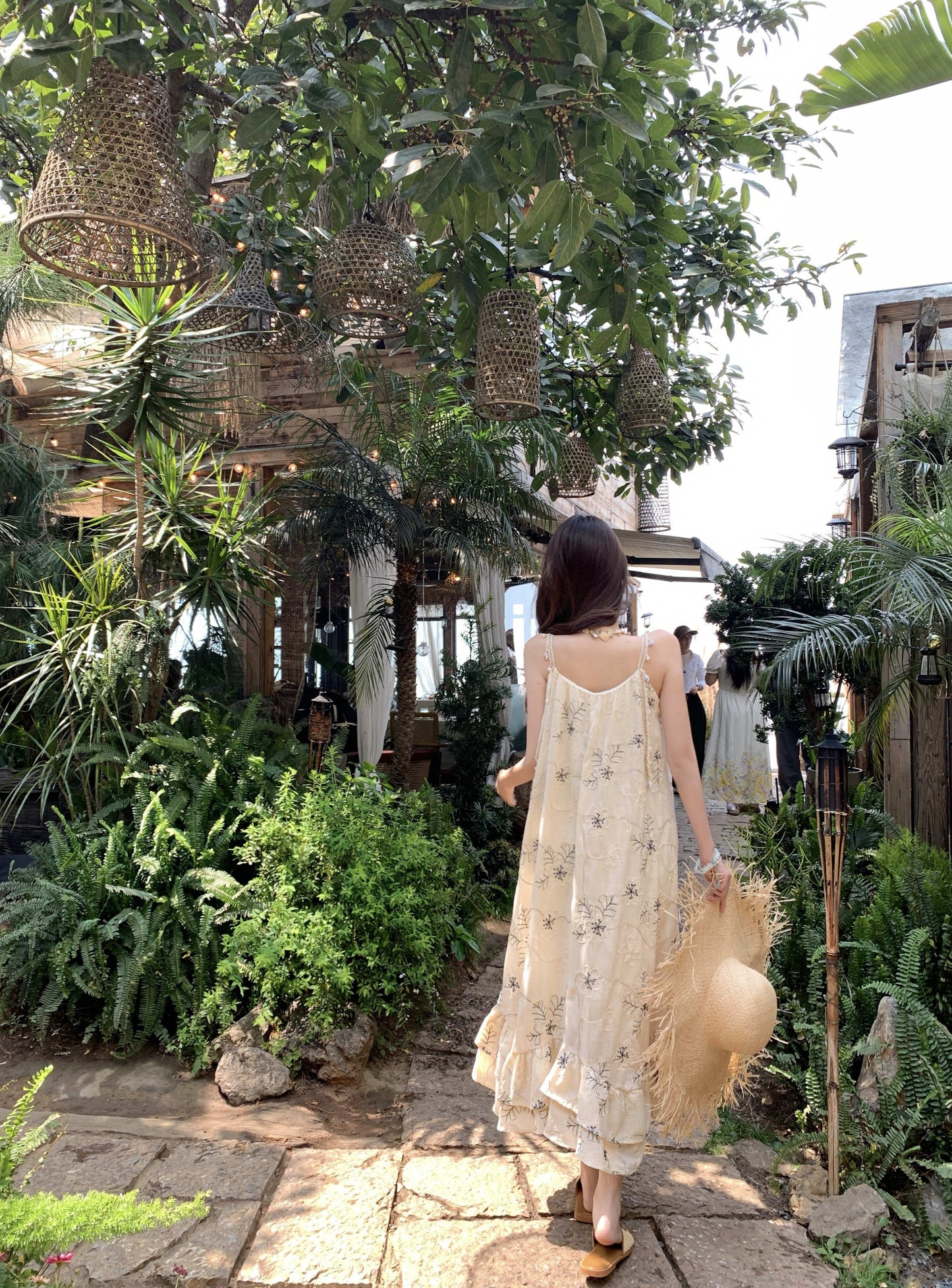 Fitted Spaghetti Strap A-Line Maxi Dress Stylish Tiered Hem Floral Print Long Dress AP3393