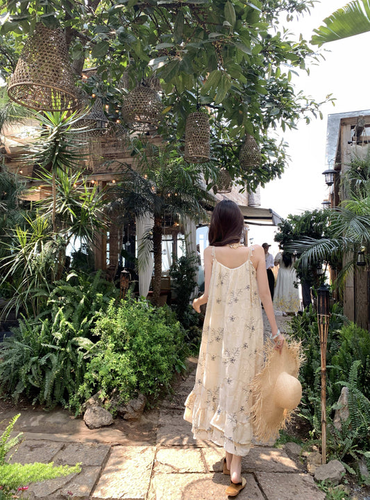 Fitted Spaghetti Strap A-Line Maxi Dress Stylish Tiered Hem Floral Print Long Dress AP3393