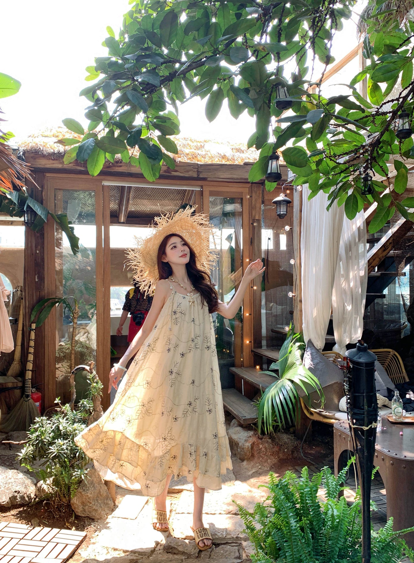 Fitted Spaghetti Strap A-Line Maxi Dress Stylish Tiered Hem Floral Print Long Dress AP3393