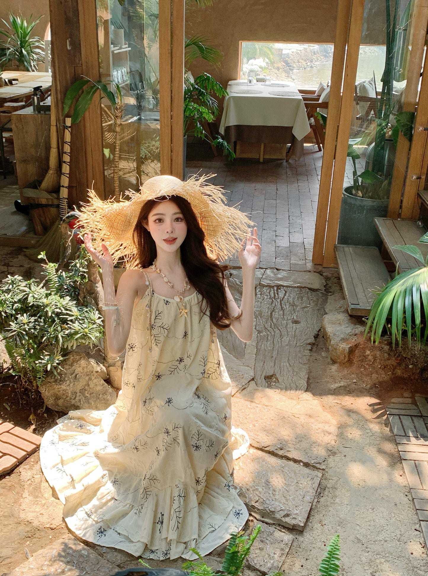 Fitted Spaghetti Strap A-Line Maxi Dress Stylish Tiered Hem Floral Print Long Dress AP3393