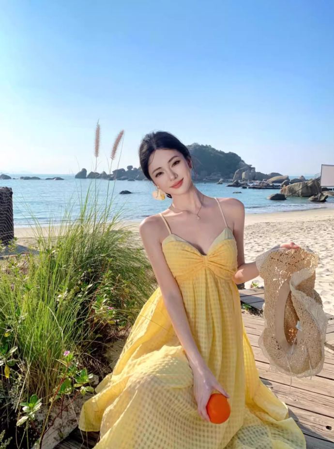 Artistic A-Line Backless Yellow Maxi Dress Dreamy Plaid Flowy Ruffles Halter Long Dress AP3446