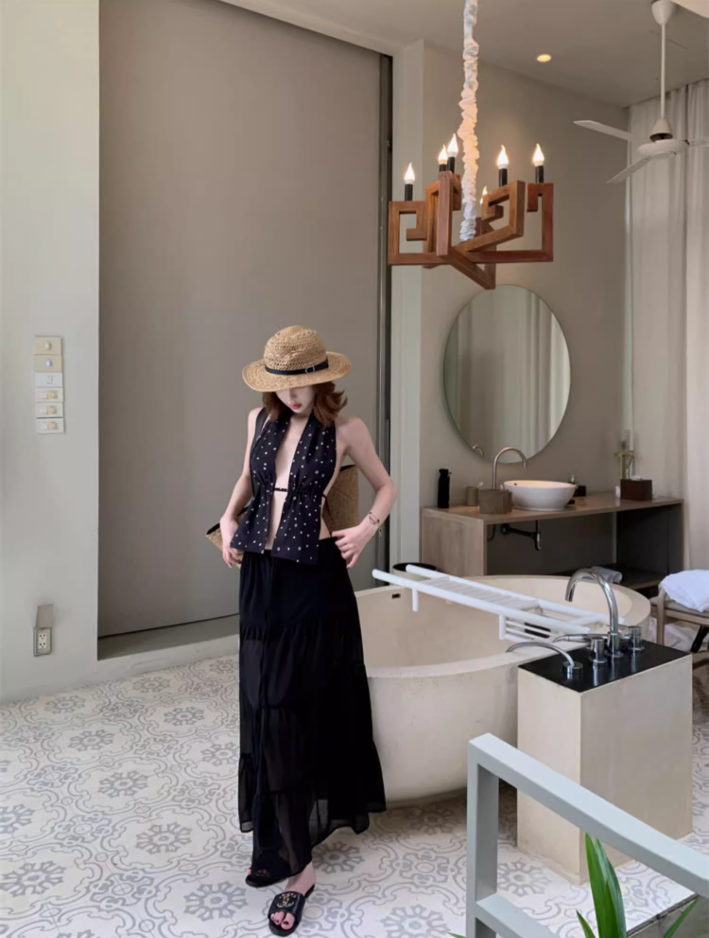 Vintage A-Line Polka Dots Maxi Dress Boho-Style Cinched-Waist Flowy Tulle Skirt Backless Halter Long Dress AP3447