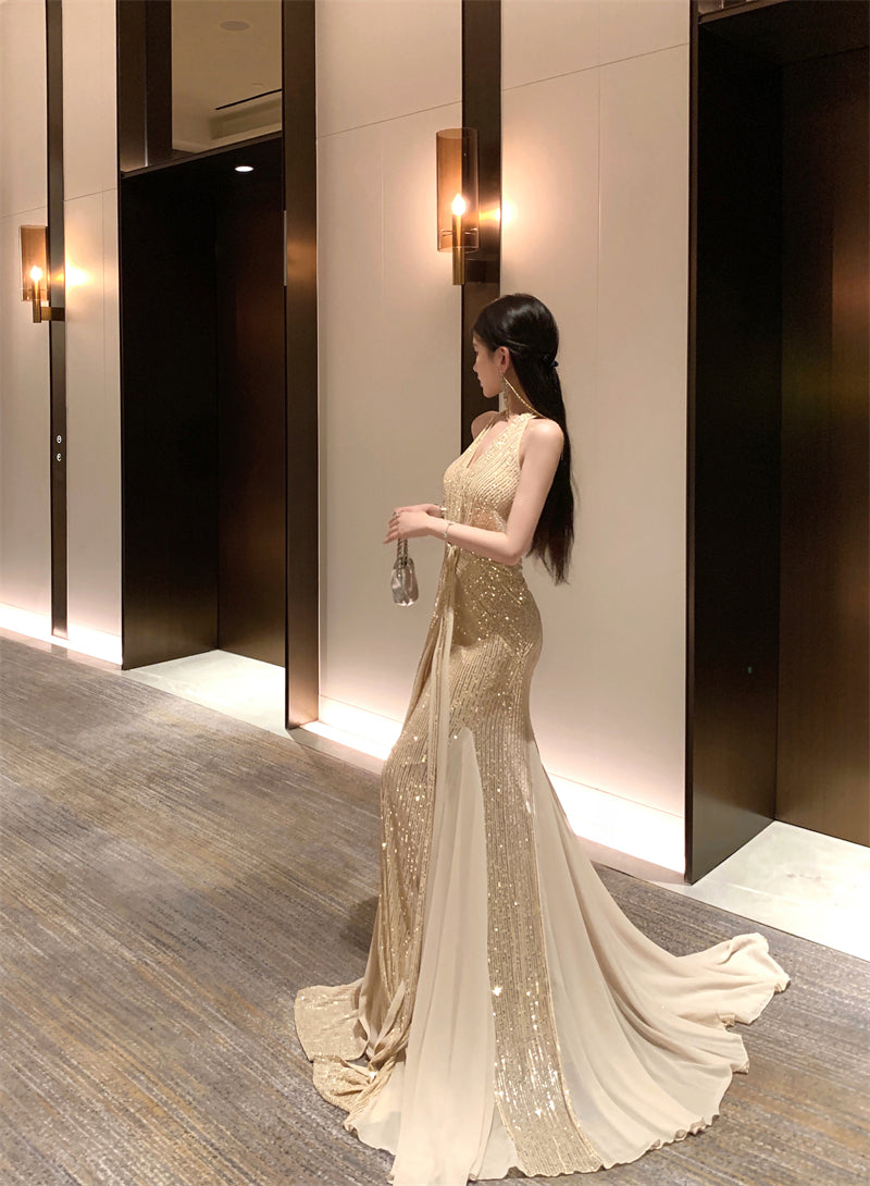 Maximalism Mermaid Tulle Splicing Maxi Dress Stunning Sequins Accent Deep V-Neck Evening Halter Long Dress AP3481