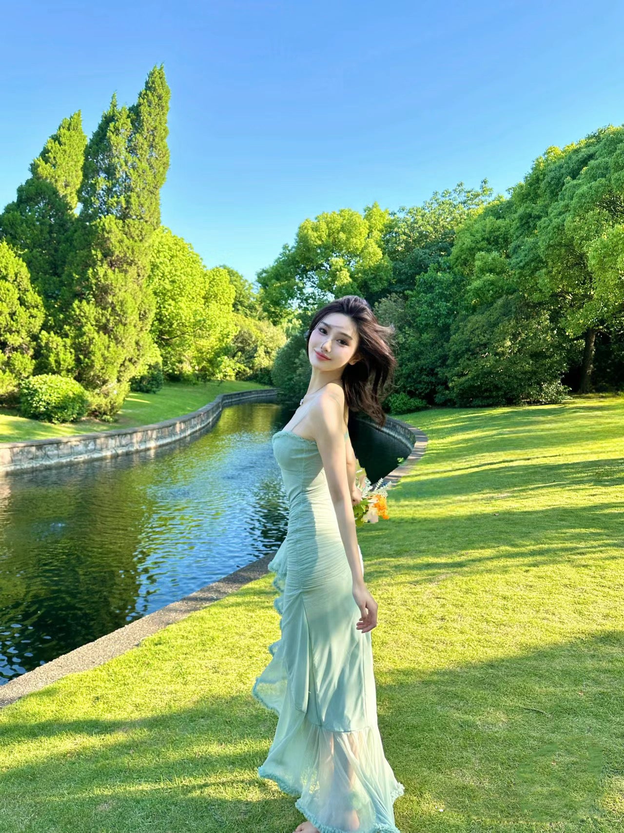 Fashionable Spaghetti Strap Cutout Design Maxi Dress Novelty Ruched Ruffles Tulle Splicing Mermaid Long Dress AP3502