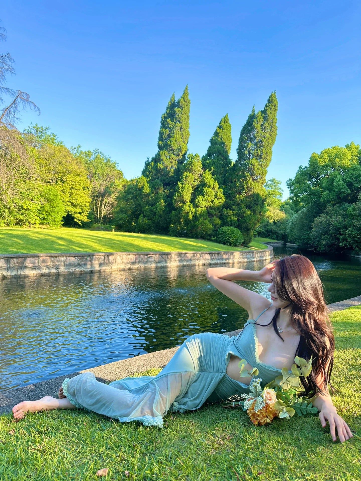 Fashionable Spaghetti Strap Cutout Design Maxi Dress Novelty Ruched Ruffles Tulle Splicing Mermaid Long Dress AP3502