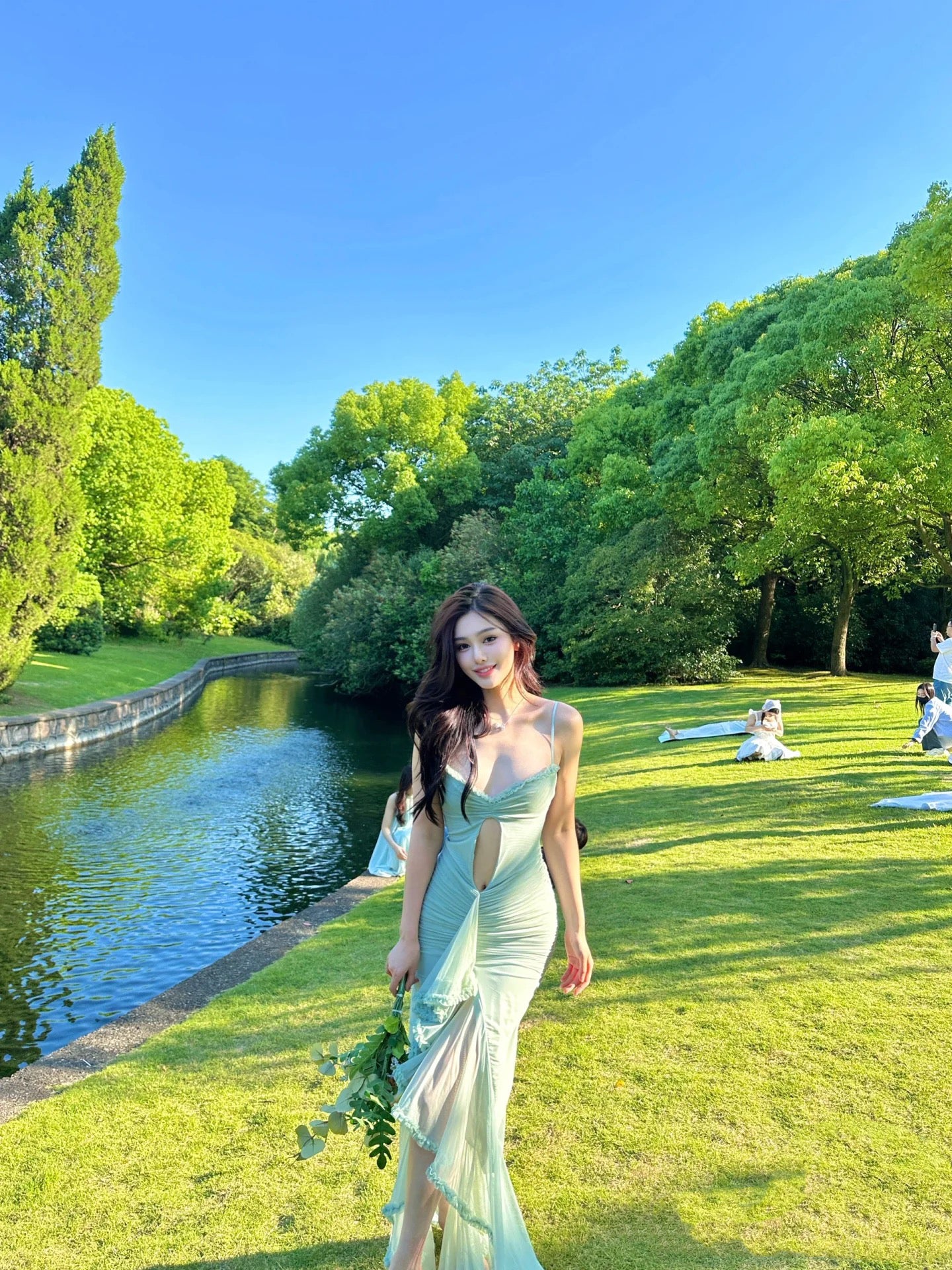 Fashionable Spaghetti Strap Cutout Design Maxi Dress Novelty Ruched Ruffles Tulle Splicing Mermaid Long Dress AP3502