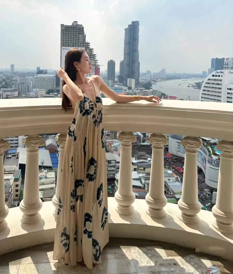 Flattering A-Line Floral Print Maxi Dress Chic Loose Fit V-Neck Backless Halter Long Dress AP3561