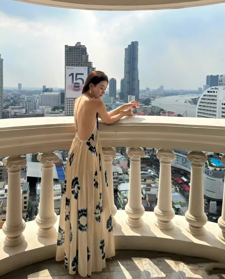 Flattering A-Line Floral Print Maxi Dress Chic Loose Fit V-Neck Backless Halter Long Dress AP3561