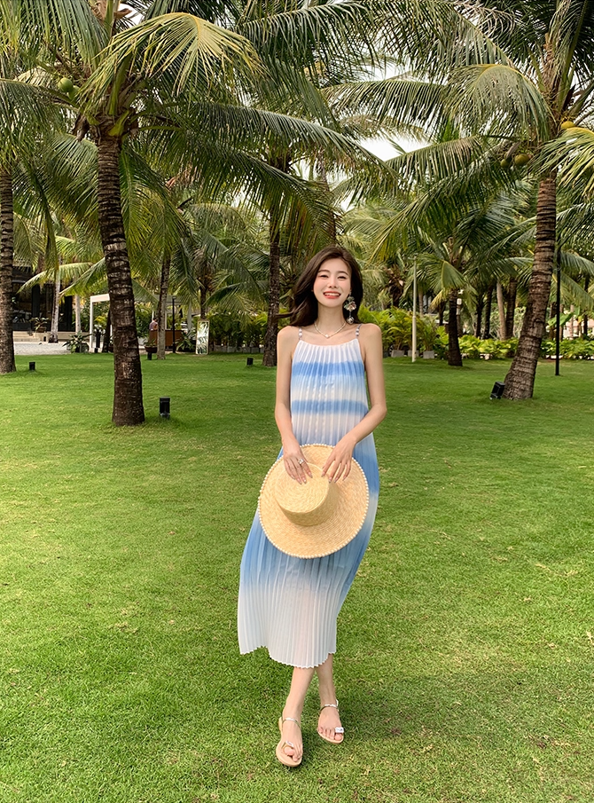 Classical Spaghetti Straps White & Blue Ombre Maxi Dress Novelty A-Line Pressed Pleated Long Dress AP3589