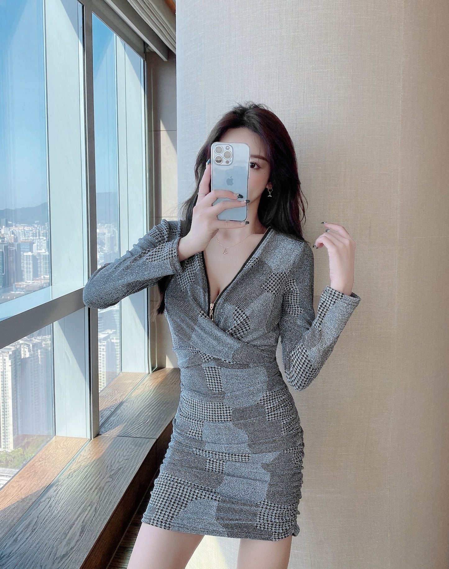 Artistic Long Sleeve Bodycon Mini Dress Vogue Zipper Design Deep V Neck Short Dress AP3619