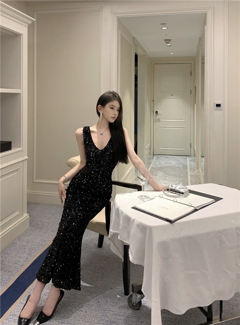 Superb Black Mermaid Evening Maxi Dress Sparkly Sequins Accent V Neck Long Dress AP3667