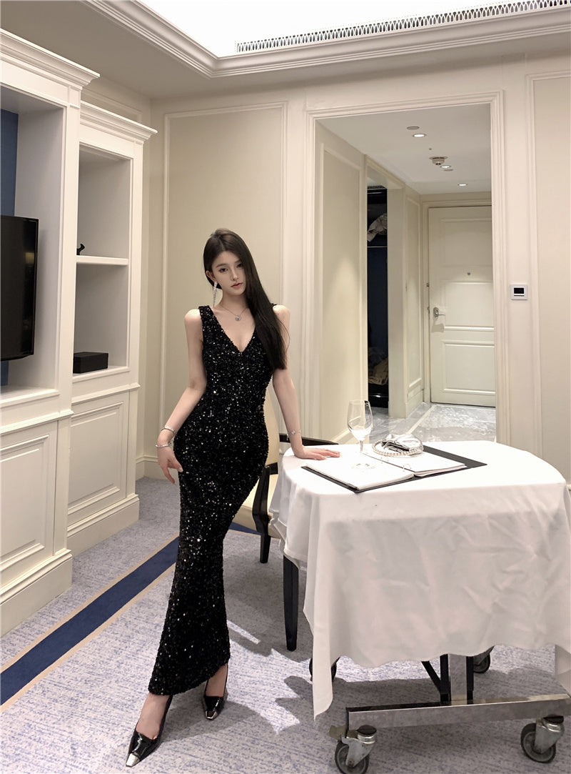 Superb Black Mermaid Evening Maxi Dress Sparkly Sequins Accent V Neck Long Dress AP3667