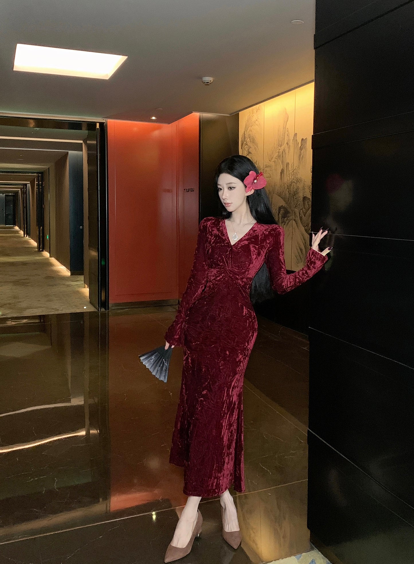 Luxury Mermaid V Neck Red Maxi Dress Sexy Long Sleeve Velvet Evening Long Dress AP3679