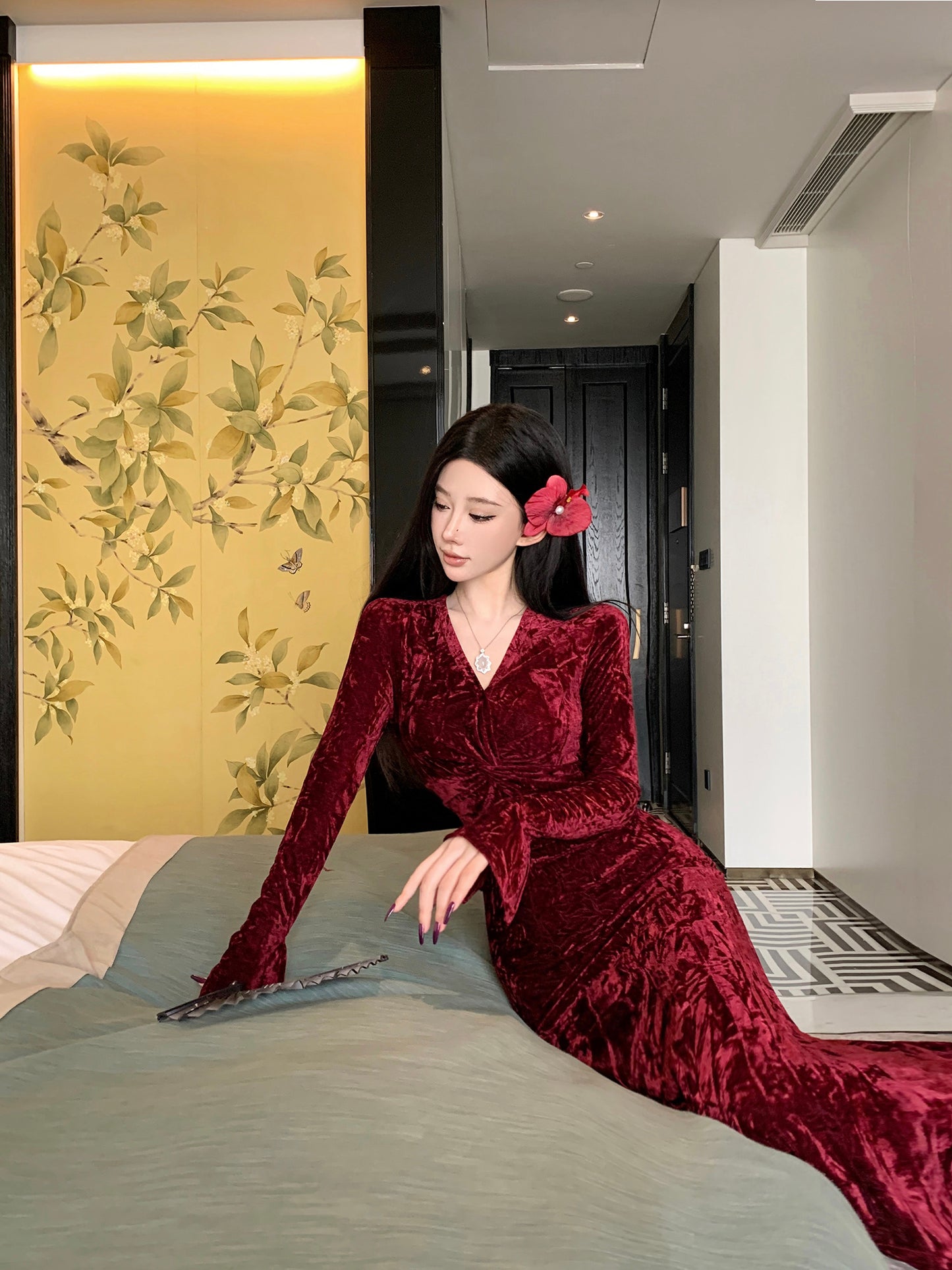 Luxury Mermaid V Neck Red Maxi Dress Sexy Long Sleeve Velvet Evening Long Dress AP3679