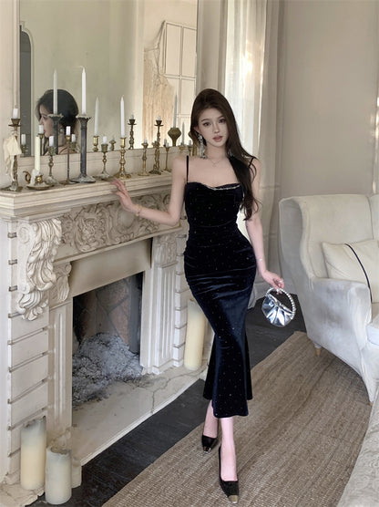 Vintage Black Velvet Spaghetti Strap Maxi Dress Fashionable Sequins Chain Accent Mermaid Long Dress AP3698