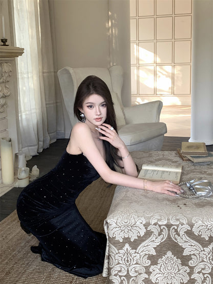 Vintage Black Velvet Spaghetti Strap Maxi Dress Fashionable Sequins Chain Accent Mermaid Long Dress AP3698