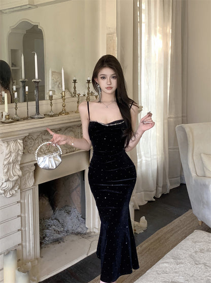 Vintage Black Velvet Spaghetti Strap Maxi Dress Fashionable Sequins Chain Accent Mermaid Long Dress AP3698