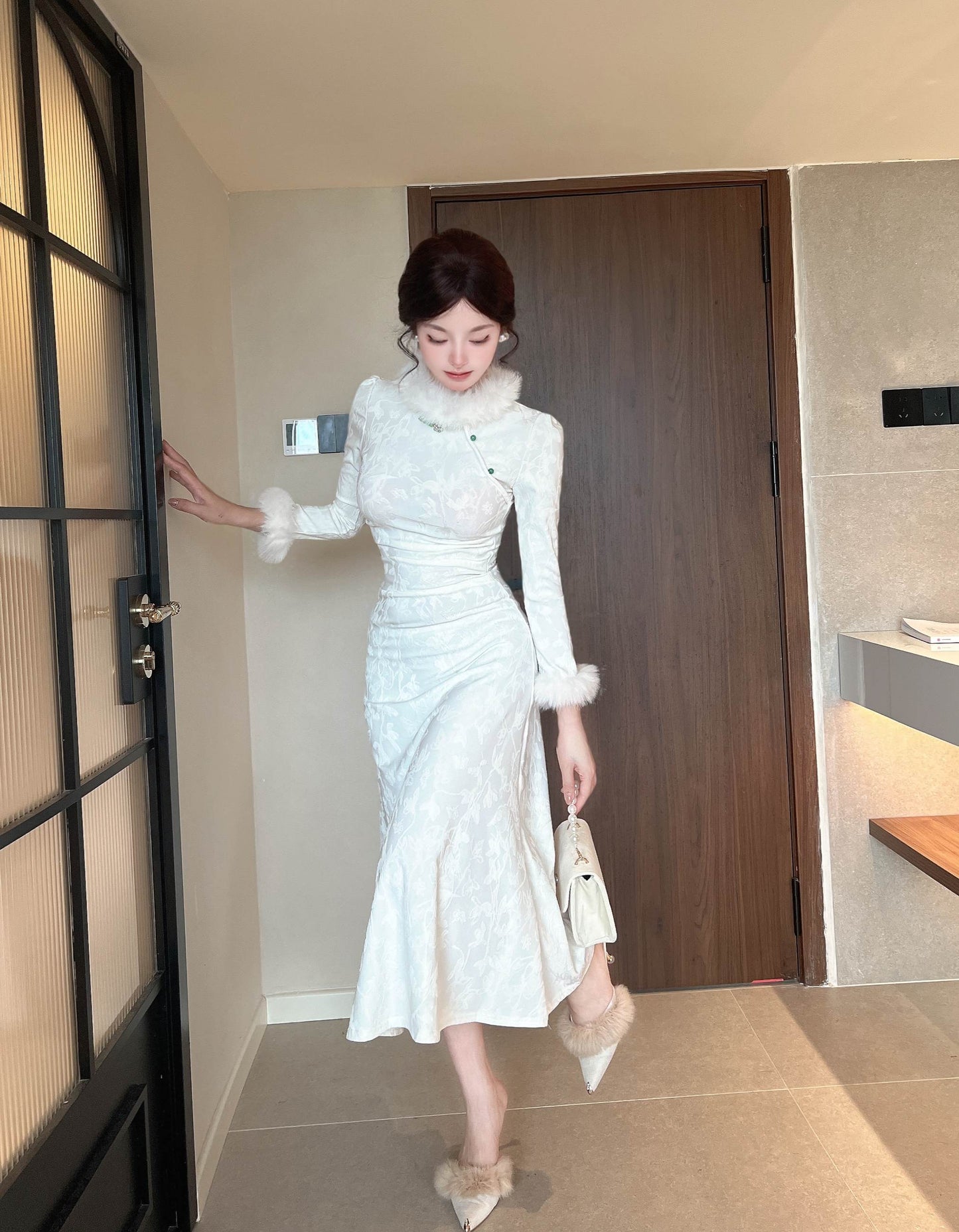Alluring Jacquard Long Sleeve Jewel Neck White Maxi Dress Oriental-Inspired A-Line Fur Trim Evening Long Dress AP3703