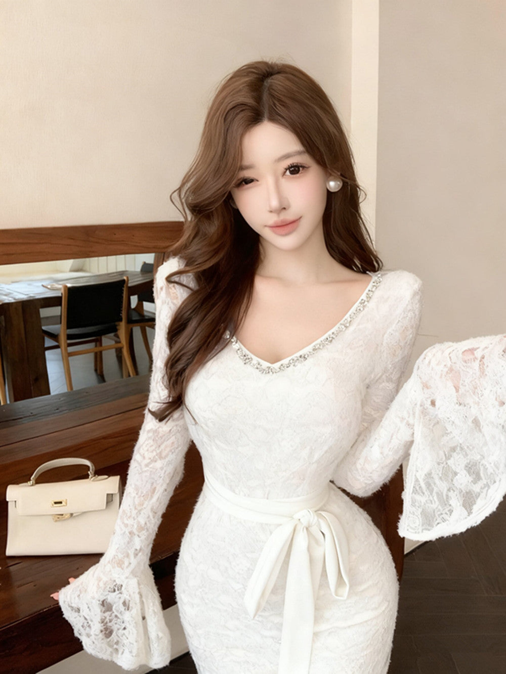 Glamorous Long Bell Sleeve Lace Splicing Sheath Maxi Dress Romantic Crystals Accent V Neck Evening Long Dress AP3706