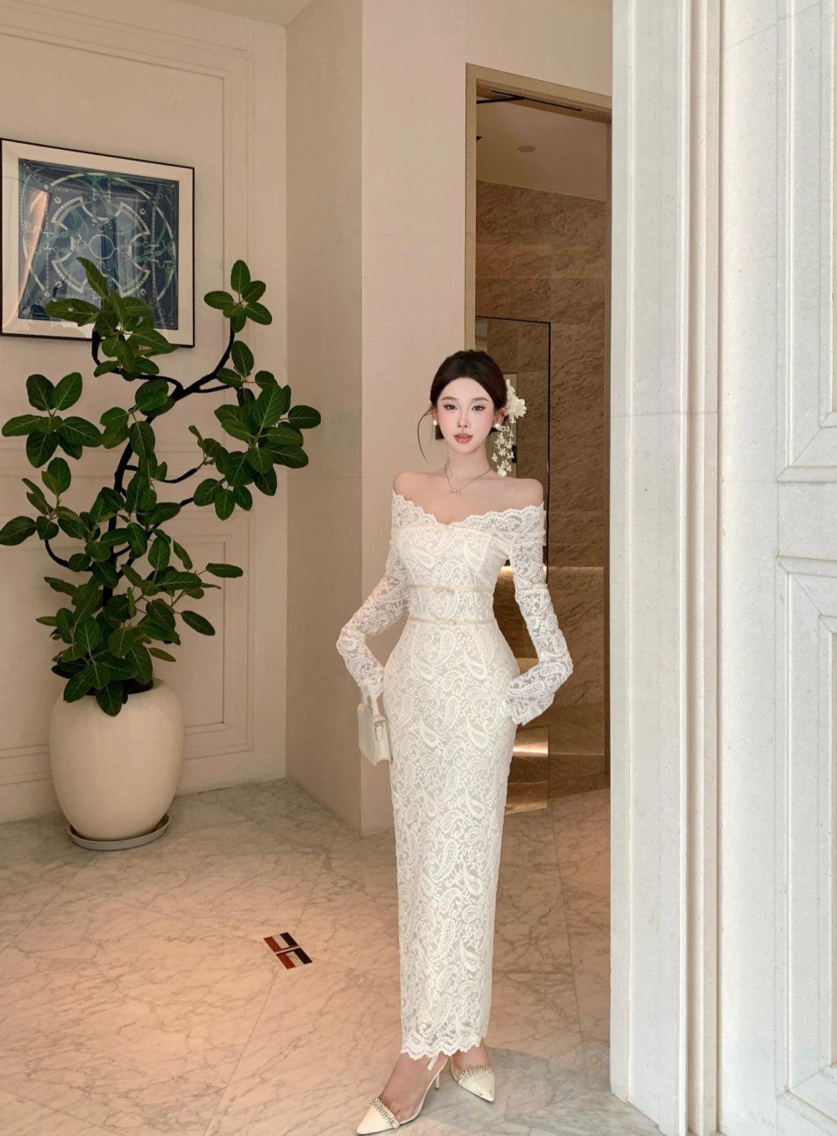 Ornate Lace Splicing Off-Shoulder Slit Maxi Dress Vogue Long Sleeve Sheath Evening Long Dress AP3750