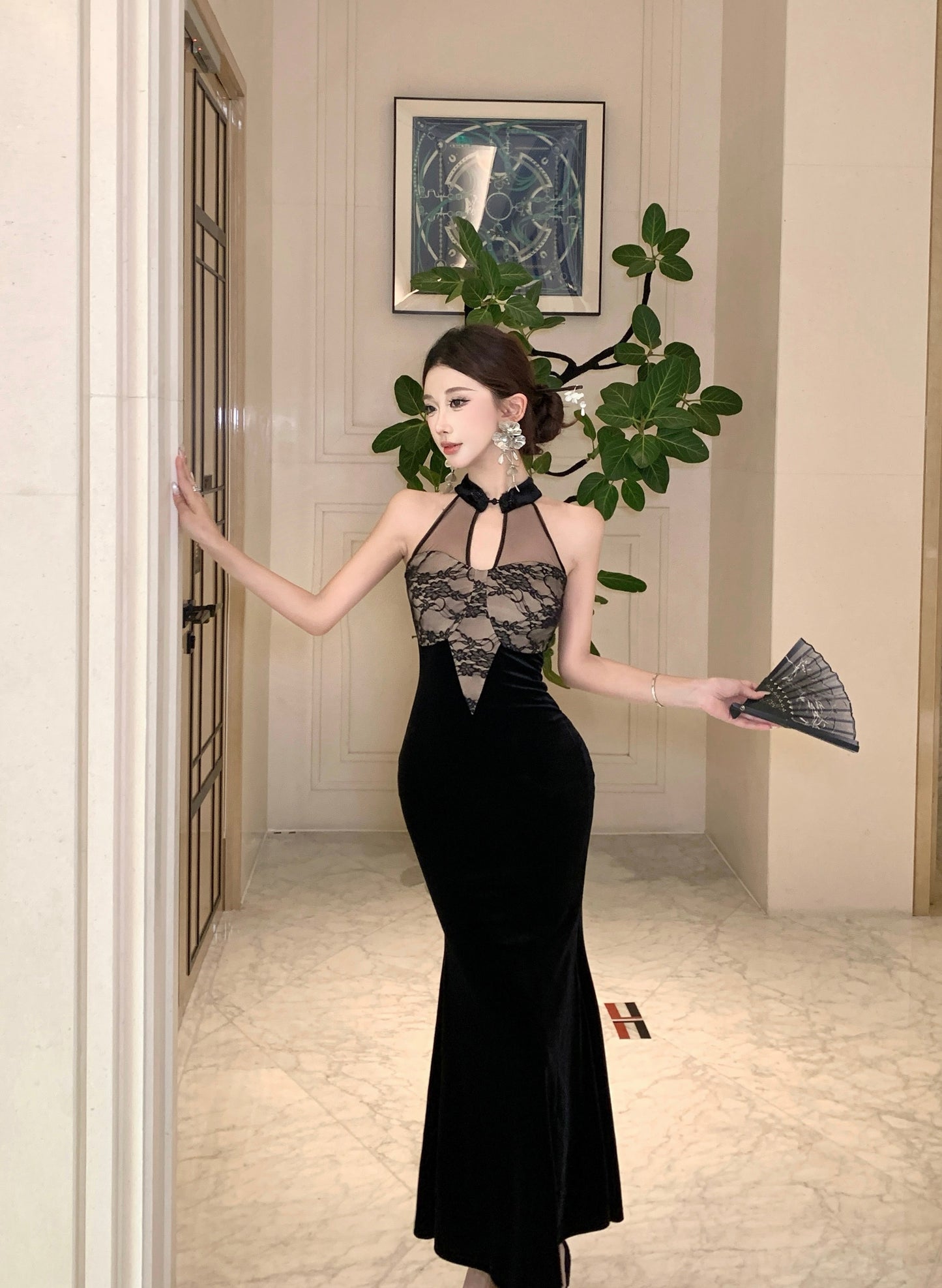 Vogue Sheath Cutout Black Lace Maxi Dress Vintage Tulle Splicing Evening Halter Long Dress AP3787